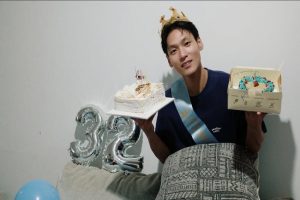 Na Daehoon Salat Berjamaah dengan Anak, Tuai Simpati Netizen