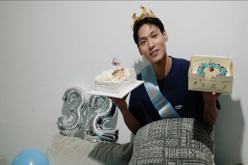 Na Daehoon Salat Berjamaah dengan Anak, Tuai Simpati Netizen