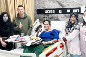 Haru! Raffi Ahmad Dampingi Fahmi Bo Jalani Operasi Penuh Doa